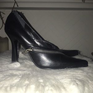 Stingray Black Leather Pump